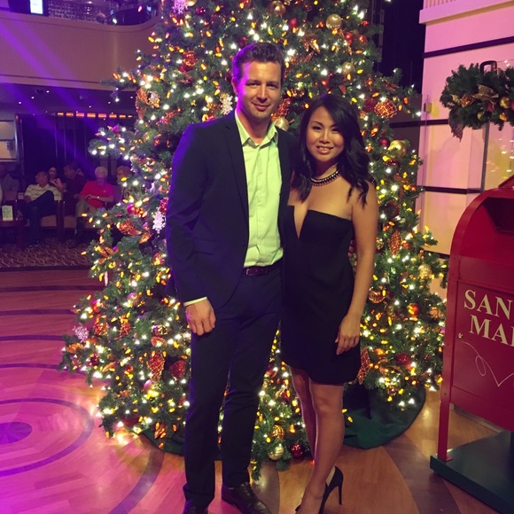 BCBGMaxAzria Dresses & Skirts - BCBG Strapless Little Black Dress Size 2